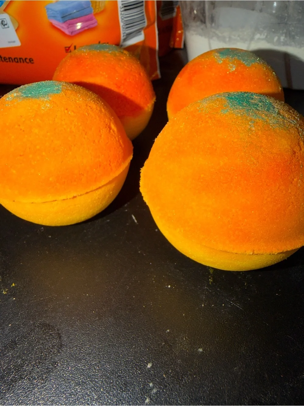 Mango bathbomb